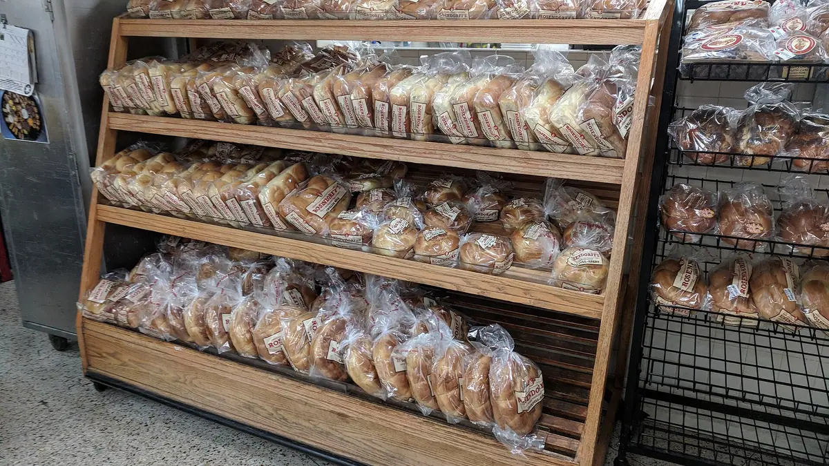Lynnes Bakery – bakery in Donnington, Oakengates